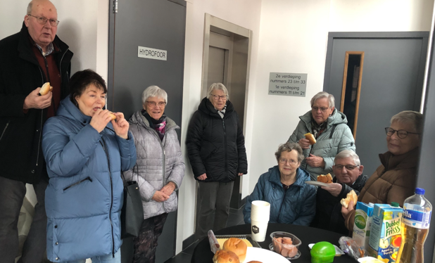 Bewoners aan de lunch